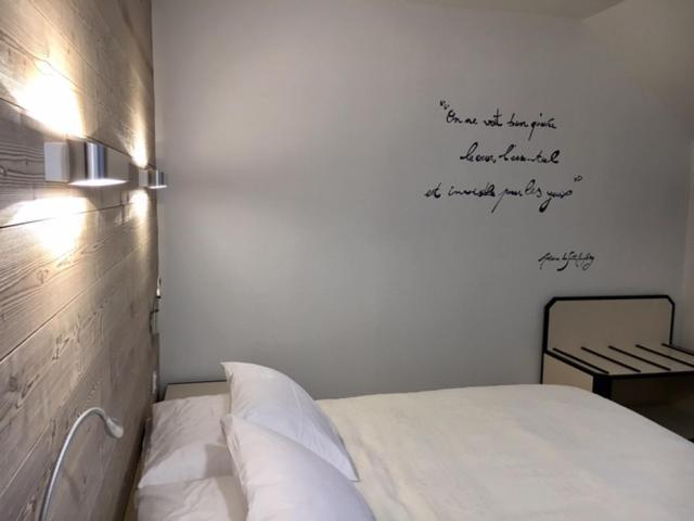 Logis Hotel "Ici M'Aime" Rouvray  Екстериор снимка
