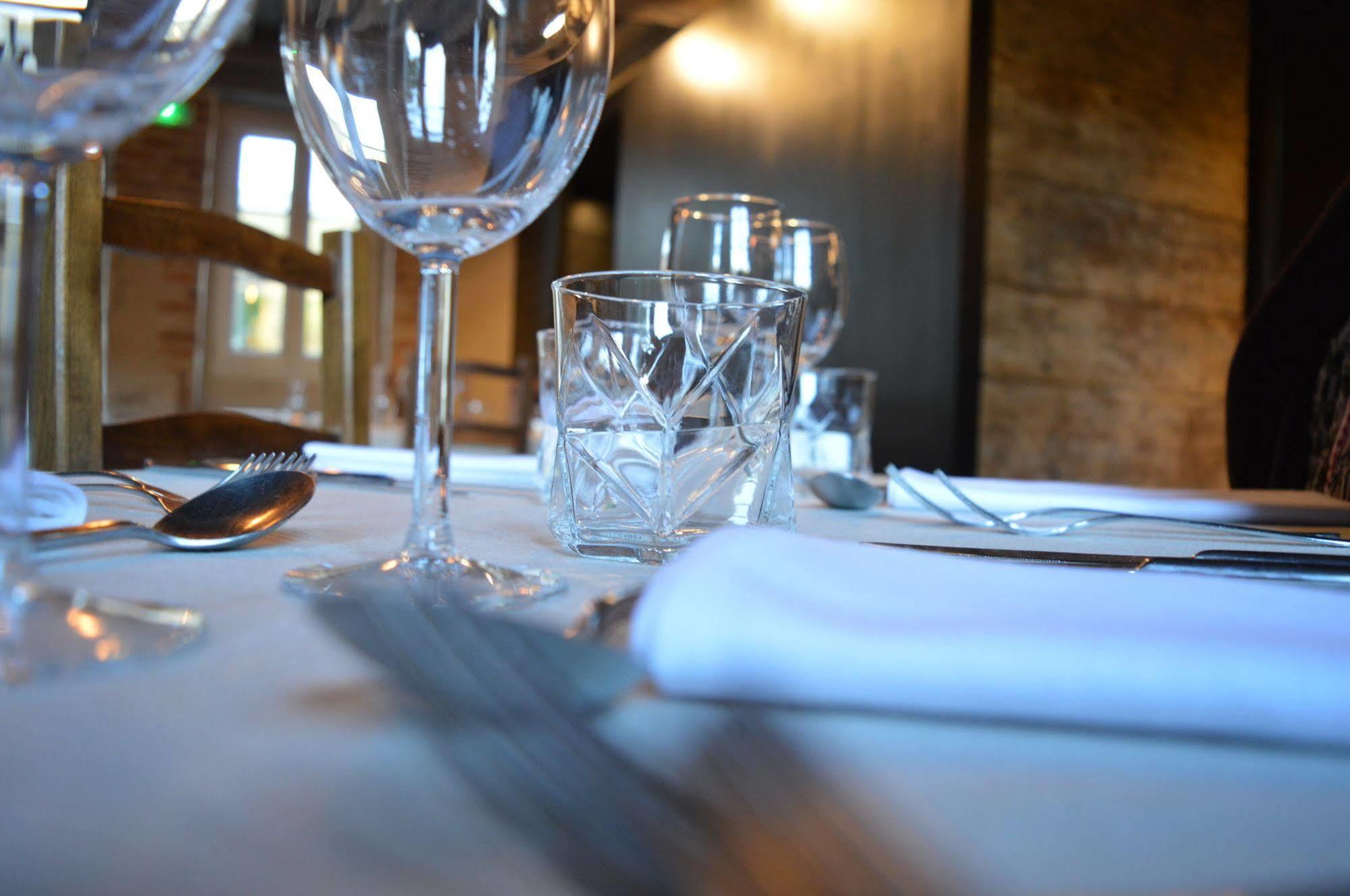 Logis Hotel "Ici M'Aime" Rouvray  Екстериор снимка