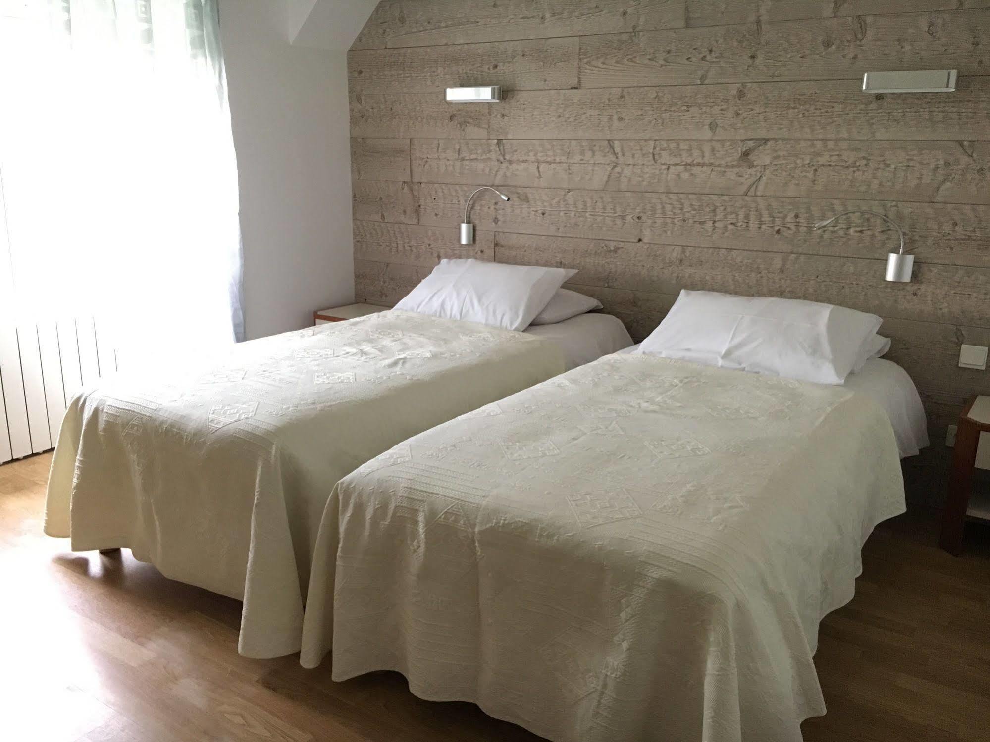 Logis Hotel "Ici M'Aime" Rouvray  Екстериор снимка