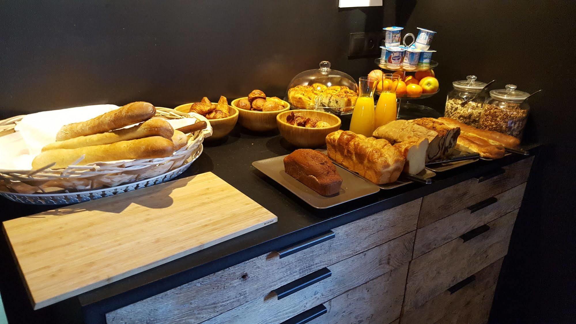 Logis Hotel "Ici M'Aime" Rouvray  Екстериор снимка