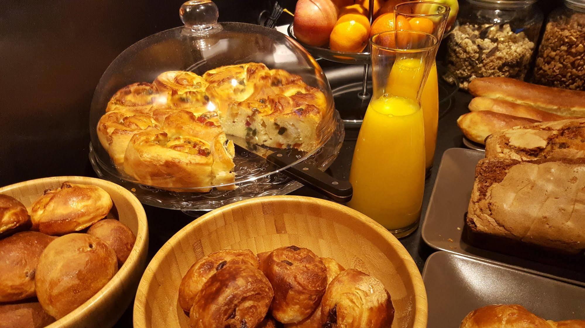 Logis Hotel "Ici M'Aime" Rouvray  Екстериор снимка